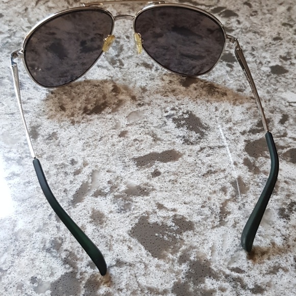 3 sunglasses, American Eagle, Guess and Quay - Picture 5 of 8